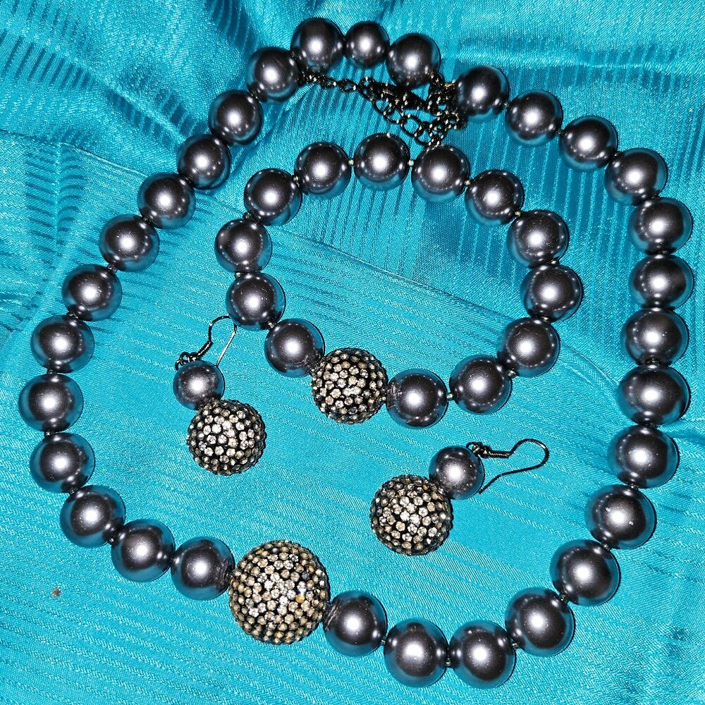 BOLD and BEAUTIFUL SUITE of GRAY PEARL JEWELRY : NECKLACE, BRACELET, EARRINGS